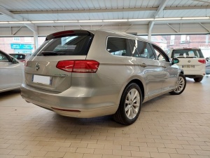 Volkswagen Passat Sw 2.0 Tdi 150 Confortline Passat Sw 123 399km
