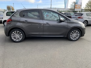 Peugeot 208 Signature 1.5 Bluehdi 100 Ch Bvm5 208 72 603km