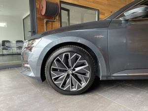 Skoda Superb Combi Laurin & Klement 1.4 Tsi Phev 218 Dsg Superb Combi 95 300km