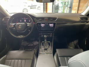 Skoda Superb Combi Laurin & Klement 1.4 Tsi Phev 218 Dsg Superb Combi 95 300km