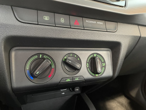 Skoda Fabia 1.0 Mpi 75ch Clever- Carplay + Camera De Rec Fabia 100 000km